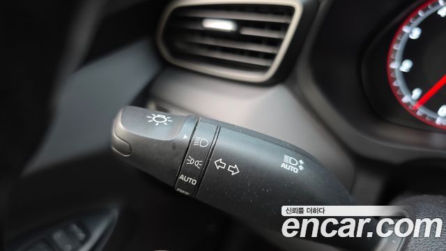 Hyundai Veloster 2018 — photo 24