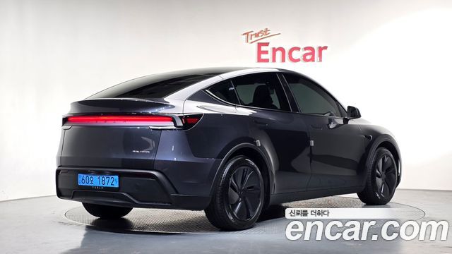 Tesla Model Y 2025 — photo 2