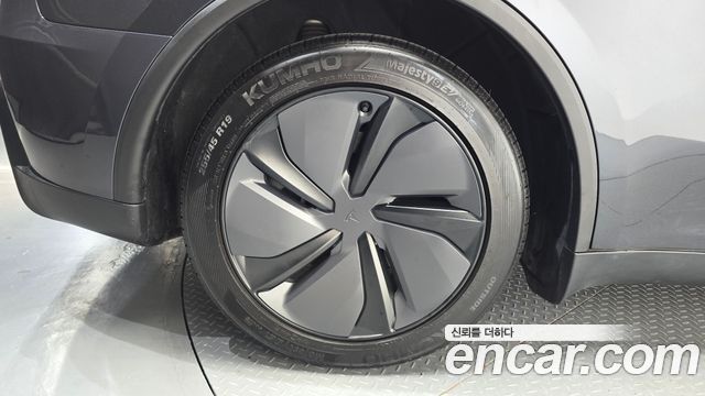 Tesla Model Y 2025 — photo 5