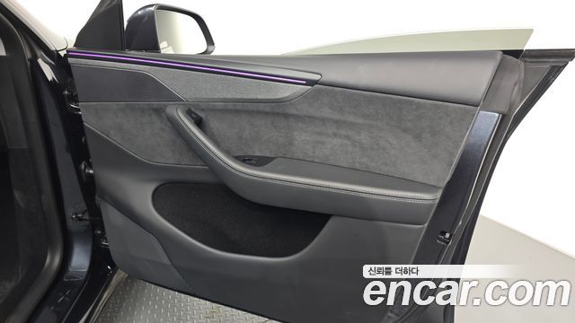 Tesla Model Y 2025 — photo 14