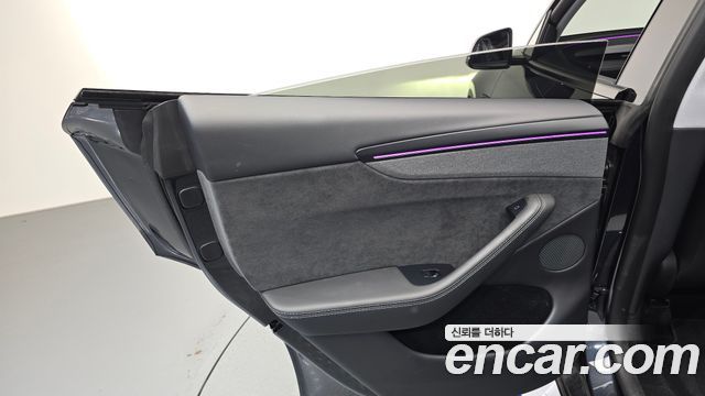 Tesla Model Y 2025 — photo 15