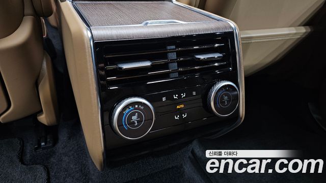 Land Rover Range Rover 2023 — photo 25