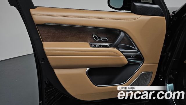 Land Rover Range Rover 2023 — photo 14