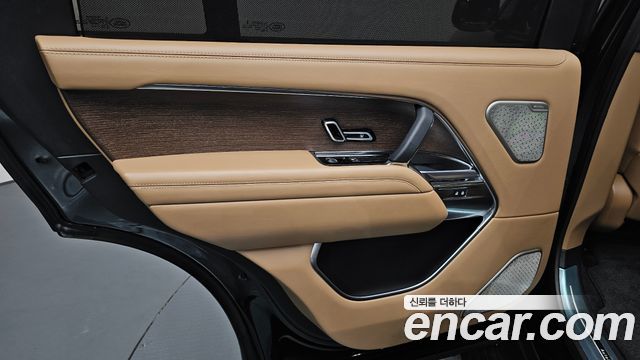 Land Rover Range Rover 2023 — photo 15