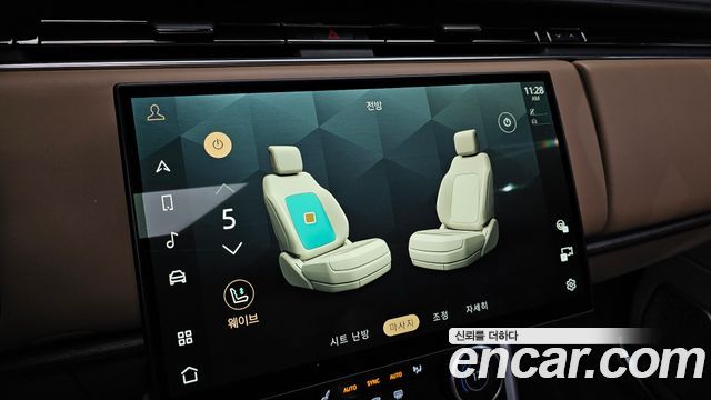 Land Rover Range Rover 2023 — photo 28