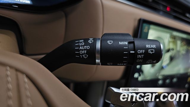 Land Rover Range Rover 2023 — photo 35