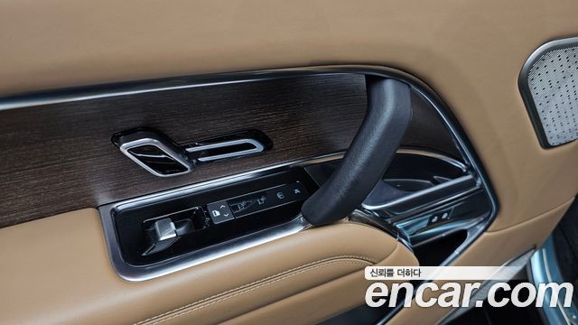 Land Rover Range Rover 2023 — photo 38