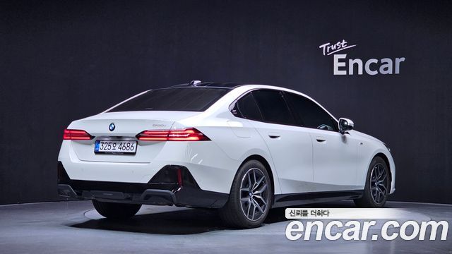 BMW 5-Series 2025 — photo 2