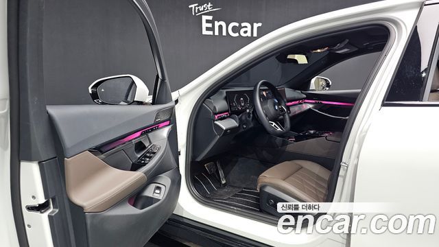 BMW 5-Series 2025 — photo 13