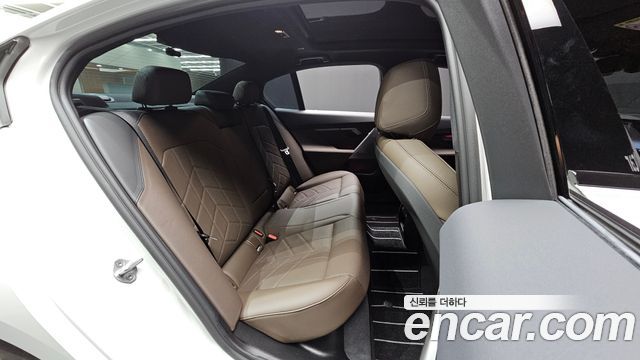 BMW 5-Series 2025 — photo 17