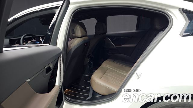 BMW 5-Series 2025 — photo 18