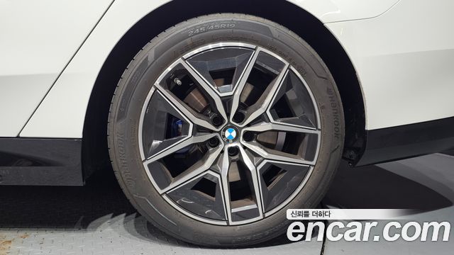 BMW 5-Series 2025 — photo 7