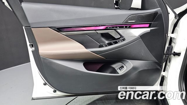 BMW 5-Series 2025 — photo 14