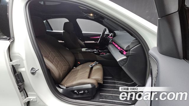 BMW 5-Series 2025 — photo 16