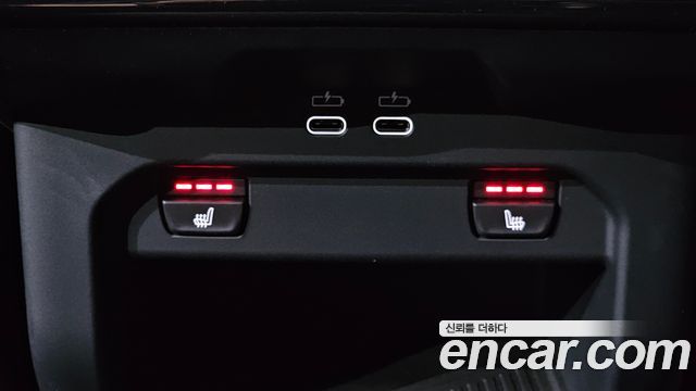 BMW 5-Series 2025 — photo 32