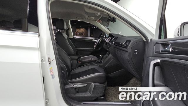 Volkswagen Tiguan 2020 — photo 17
