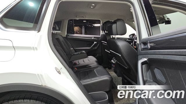 Volkswagen Tiguan 2020 — photo 18