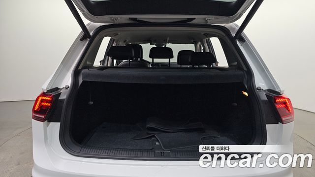 Volkswagen Tiguan 2020 — photo 31