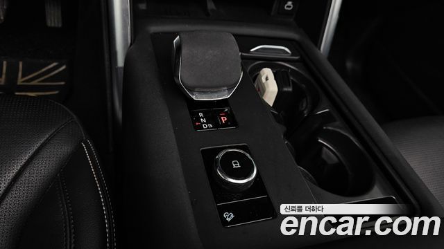 Land Rover Discovery 2022 — photo 12