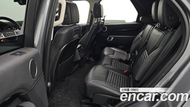 Land Rover Discovery 2022 — photo 17