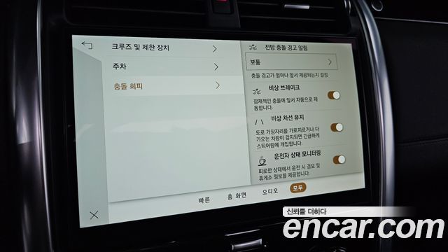 Land Rover Discovery 2022 — photo 24