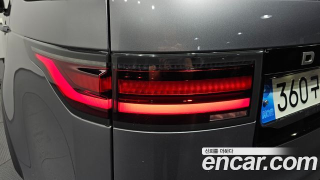 Land Rover Discovery 2022 — photo 9