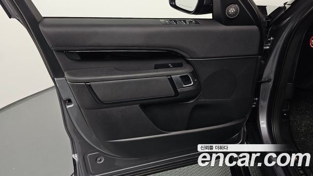 Land Rover Discovery 2022 — photo 14
