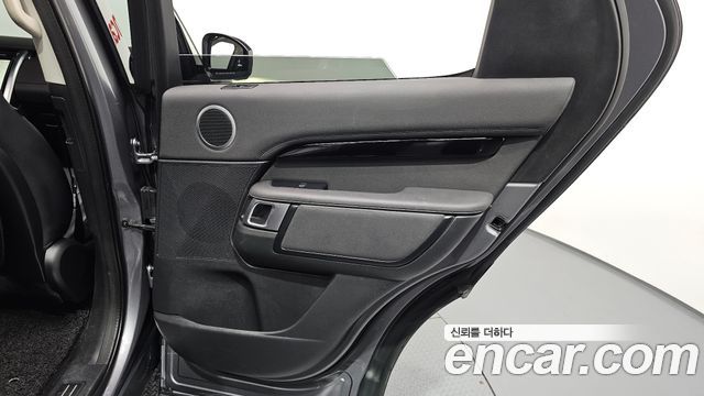 Land Rover Discovery 2022 — photo 15