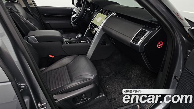 Land Rover Discovery 2022 — photo 16