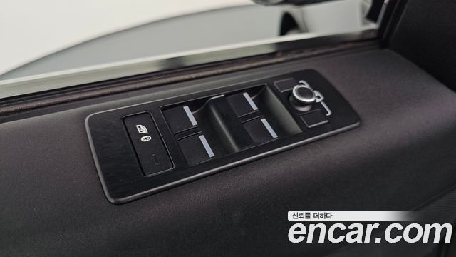 Land Rover Discovery 2022 — photo 30