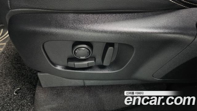 Land Rover Discovery 2022 — photo 32