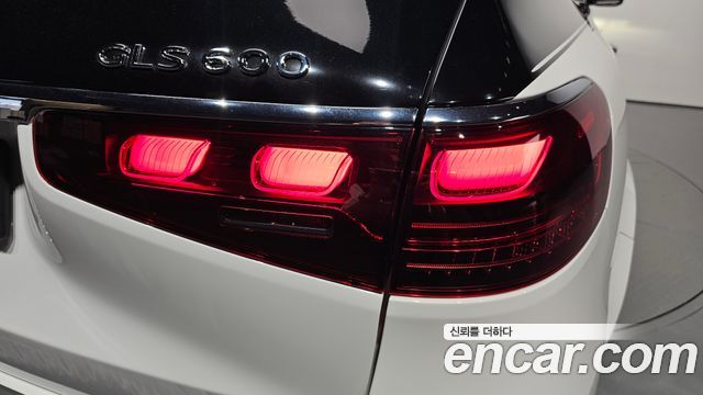 Mercedes-Benz GLS-Class 2026 — photo 9
