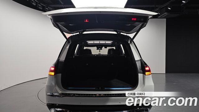 Mercedes-Benz GLS-Class 2026 — photo 32