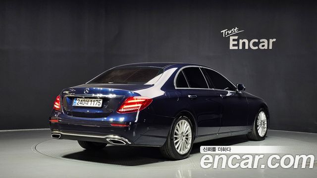 Mercedes-Benz E-Class 2017 — photo 2
