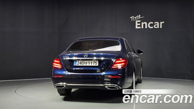 Mercedes-Benz E-Class 2017 — photo 4