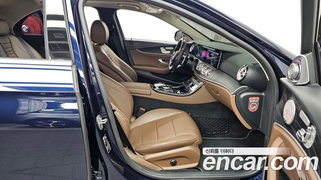 Mercedes-Benz E-Class 2017 — photo 11