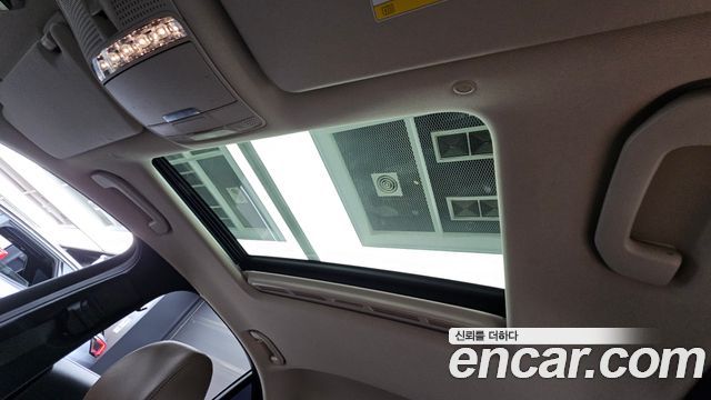 Mercedes-Benz E-Class 2017 — photo 18