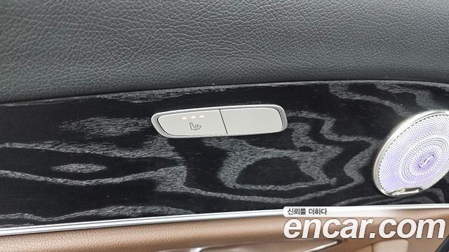 Mercedes-Benz E-Class 2017 — photo 19