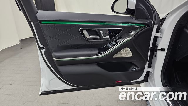 Mercedes-Benz S-Class 2024 — photo 24