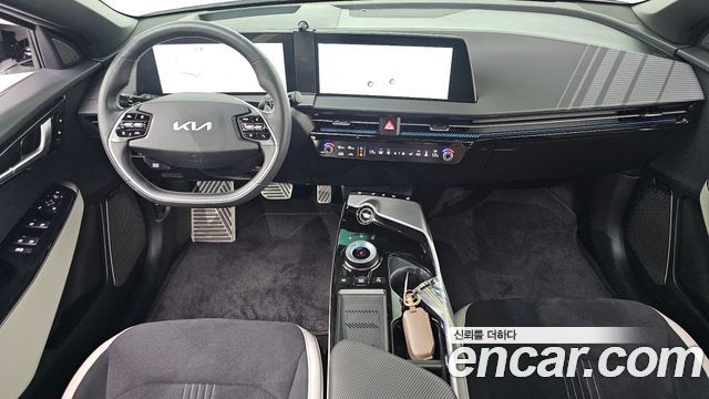 Kia EV6 2023 — photo 10