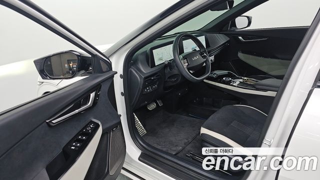 Kia EV6 2023 — photo 13