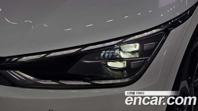 Kia EV6 2023 — photo 8