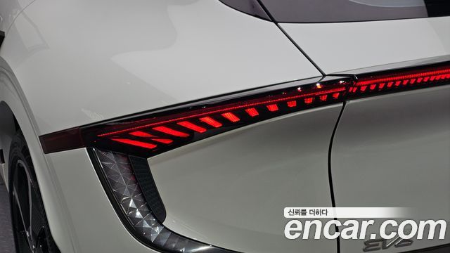 Kia EV6 2023 — photo 9