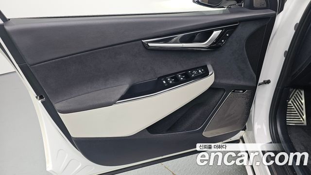 Kia EV6 2023 — photo 14