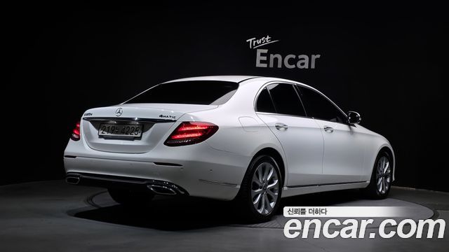 Mercedes-Benz E-Class 2018 — photo 2