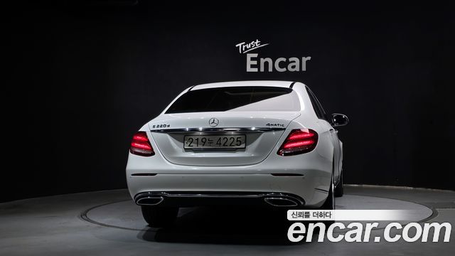 Mercedes-Benz E-Class 2018 — photo 4