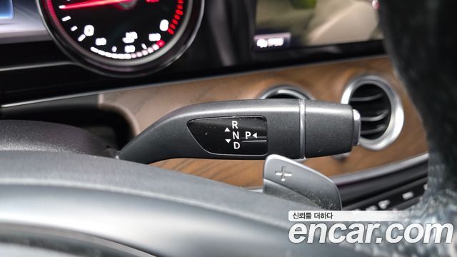 Mercedes-Benz E-Class 2018 — photo 9