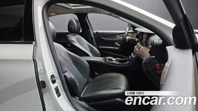 Mercedes-Benz E-Class 2018 — photo 11