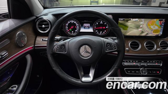 Mercedes-Benz E-Class 2018 — photo 13
