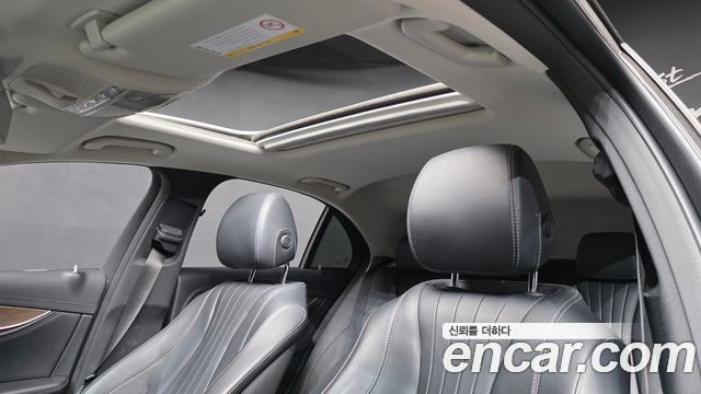 Mercedes-Benz E-Class 2018 — photo 17